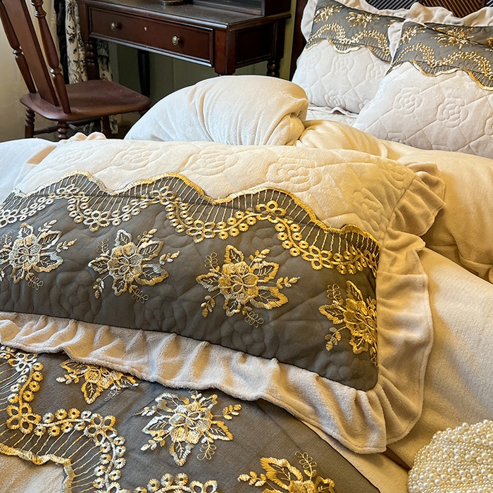 91家纺网 家纺一手货源 找家纺 网红馆（ck家纺） 2025新款高克重牛奶绒单床裙 床裙单件卡妮娜系列 卡妮娜-卡其