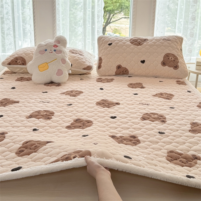 91家纺网 家纺一手货源 找家纺 暖芯优选 2025热款外贸跨境电商热销款冬季加厚牛奶绒印花床垫床垫学生单人宿舍上下铺 梦梦熊