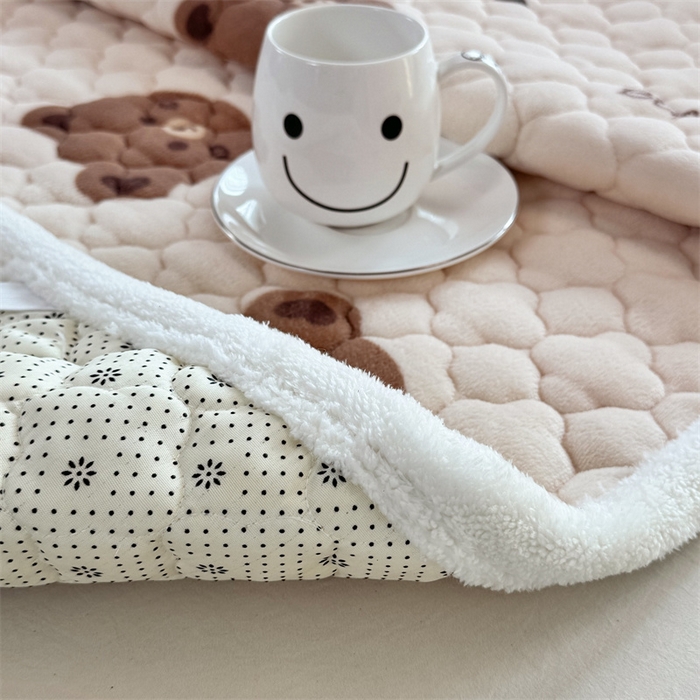 91家纺网 家纺一手货源 找家纺 暖芯优选 2025热款外贸跨境电商热销款冬季加厚牛奶绒印花床垫床垫学生单人宿舍上下铺 梦梦熊