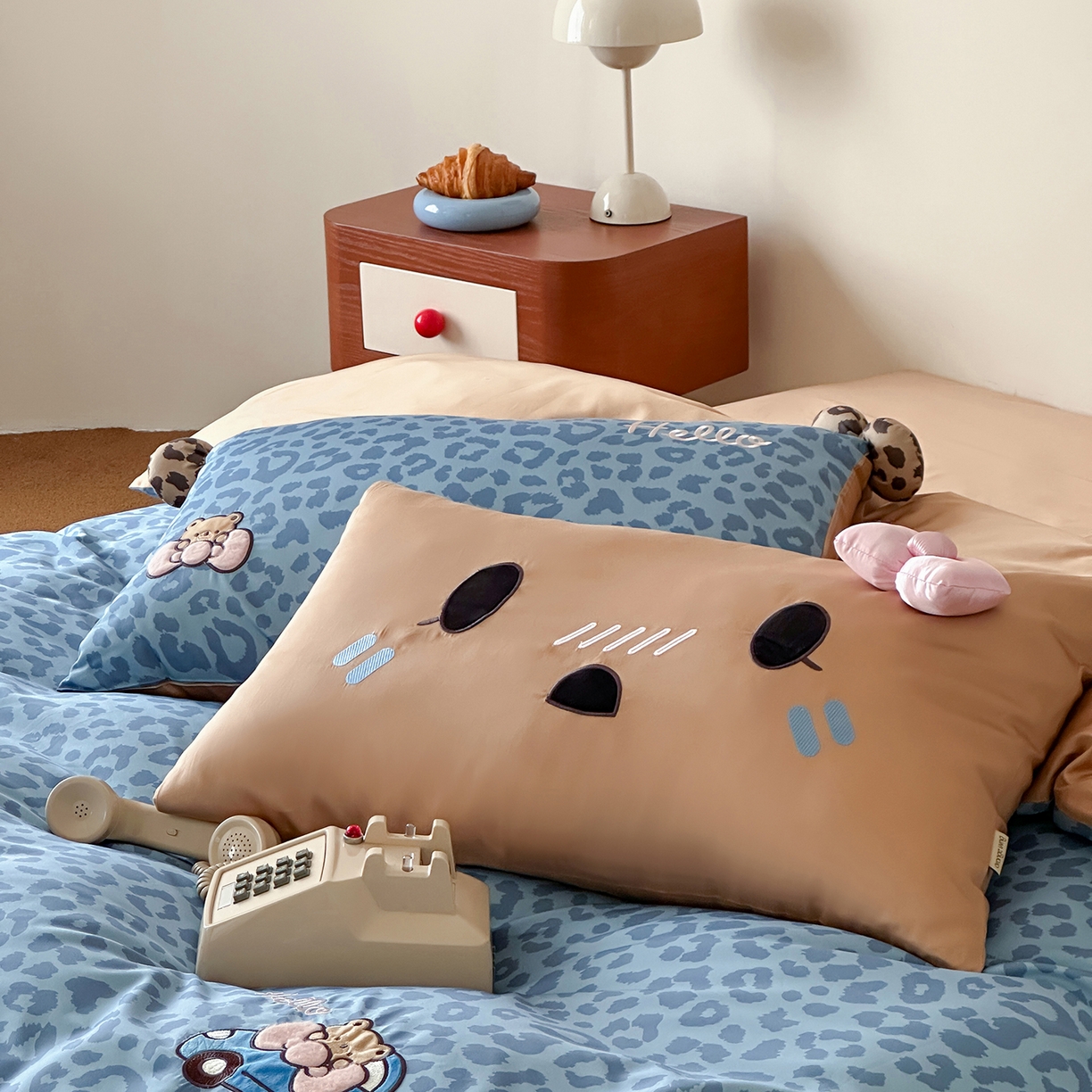 91家纺网 家纺一手货源 找家纺 桔子家纺 2025新款全棉豹纹系列heip豹纹四件套 heip豹纹蓝色