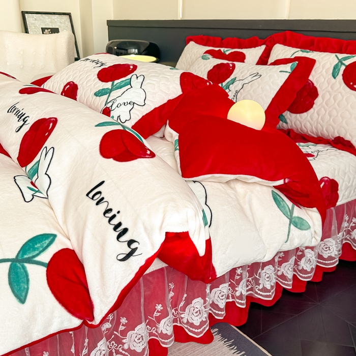 91家纺网 家纺一手货源 找家纺 棉森家纺 2025新款亲肤舒适牛奶绒床盖四件套 郁兔红