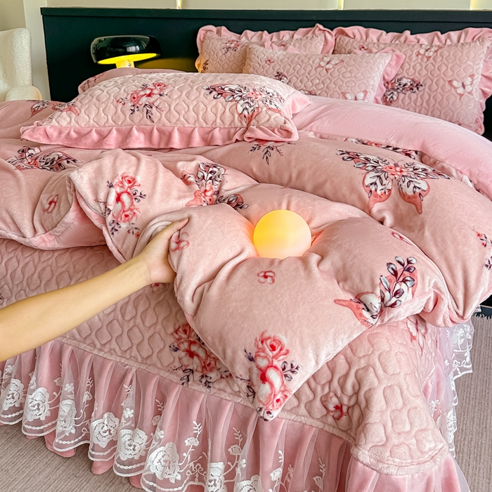 91家纺网 家纺一手货源 找家纺 棉森家纺 2025新款亲肤舒适牛奶绒床盖四件套 蝴蝶漫舞