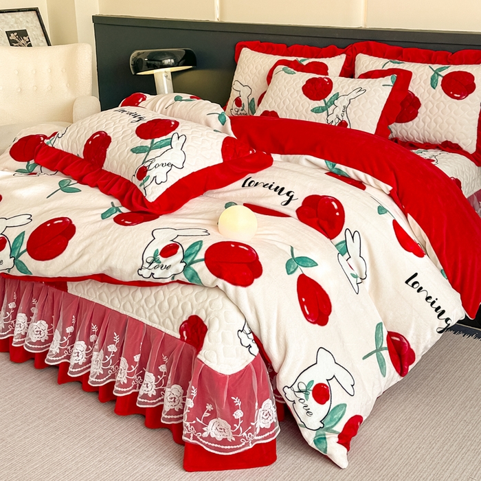 91家纺网 家纺一手货源 找家纺 棉森家纺 2025新款亲肤舒适牛奶绒床盖四件套 郁兔红