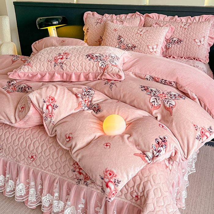 91家纺网 家纺一手货源 找家纺 棉森家纺 2025新款亲肤舒适牛奶绒床盖四件套 蝴蝶漫舞