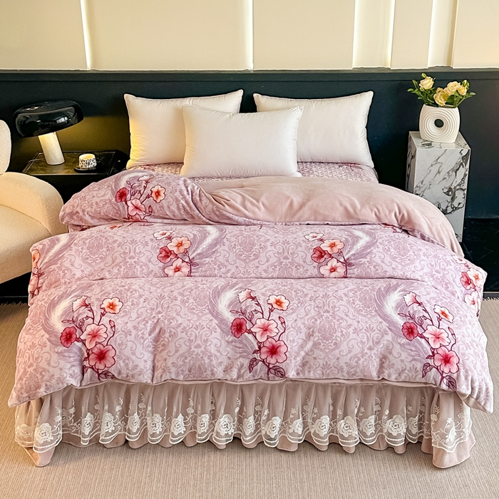 91家纺网 家纺一手货源 找家纺 棉森家纺 2025新款亲肤舒适牛奶绒床盖四件套 紫色花影