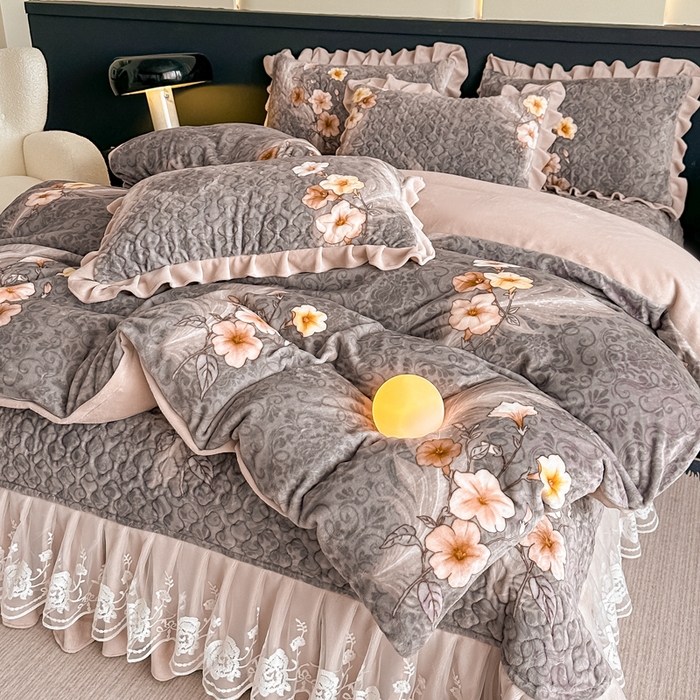 91家纺网 家纺一手货源 找家纺 棉森家纺 2025新款亲肤舒适牛奶绒床盖四件套 诗情画意