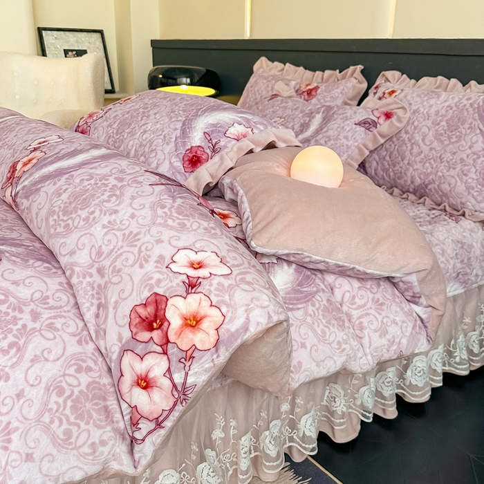 91家纺网 家纺一手货源 找家纺 棉森家纺 2025新款亲肤舒适牛奶绒床盖四件套 紫色花影