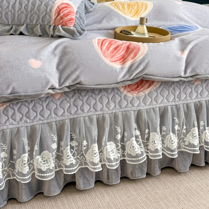 91家纺网 家纺一手货源 找家纺 棉森家纺 2025新款亲肤舒适牛奶绒床盖四件套 心动-灰