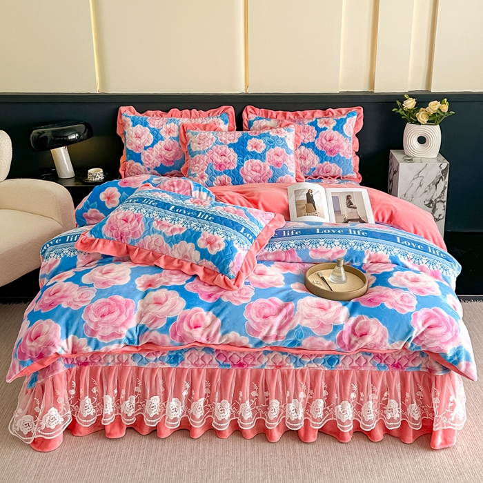 91家纺网 家纺一手货源 找家纺 棉森家纺 2025新款亲肤舒适牛奶绒床盖四件套 蓝色花海