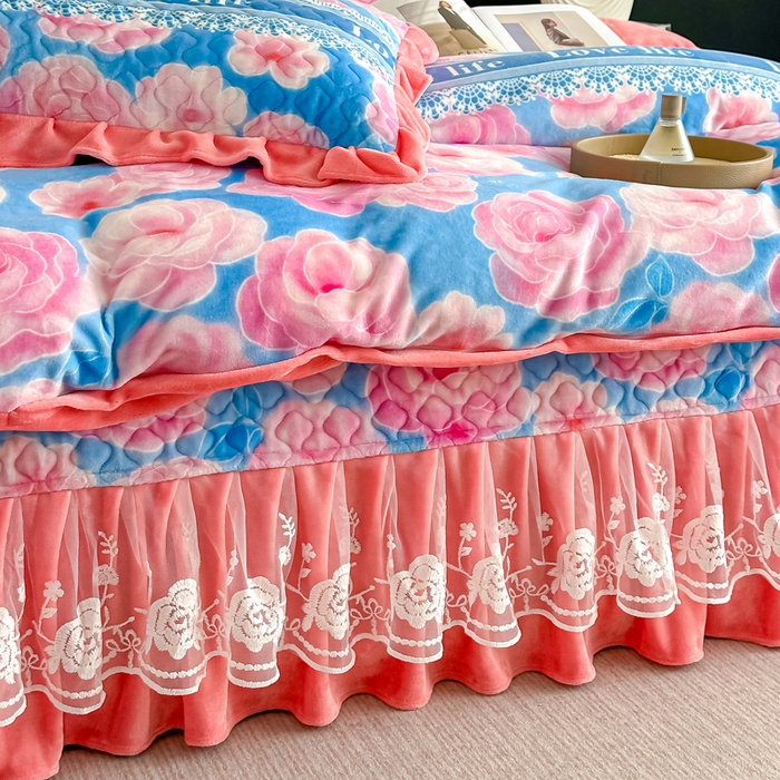 91家纺网 家纺一手货源 找家纺 棉森家纺 2025新款亲肤舒适牛奶绒床盖四件套 蓝色花海