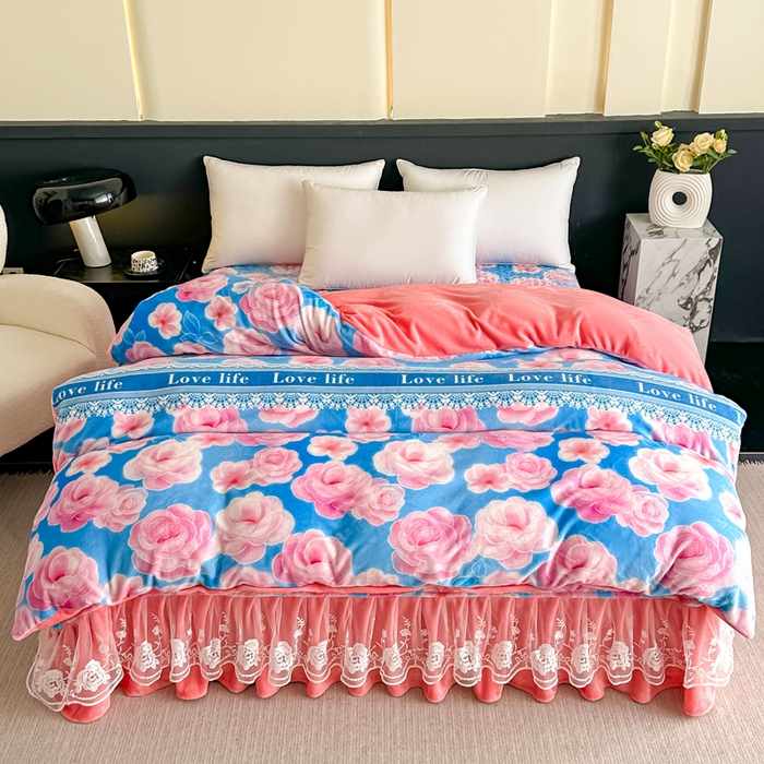 91家纺网 家纺一手货源 找家纺 棉森家纺 2025新款亲肤舒适牛奶绒床盖四件套 蓝色花海