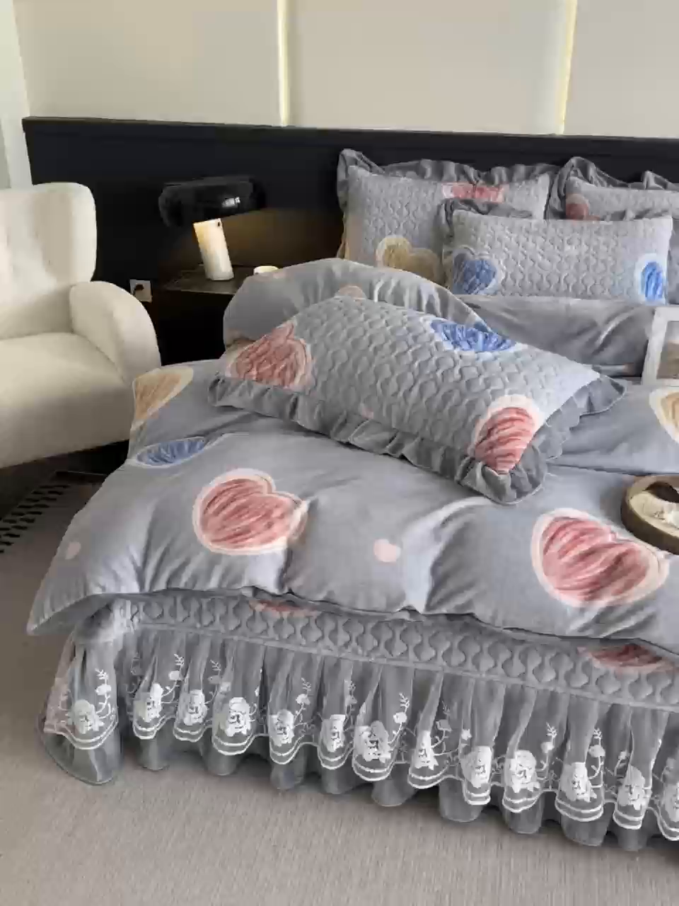 91家纺网 家纺一手货源 找家纺 棉森家纺 2025新款亲肤舒适牛奶绒床盖四件套 心动-灰