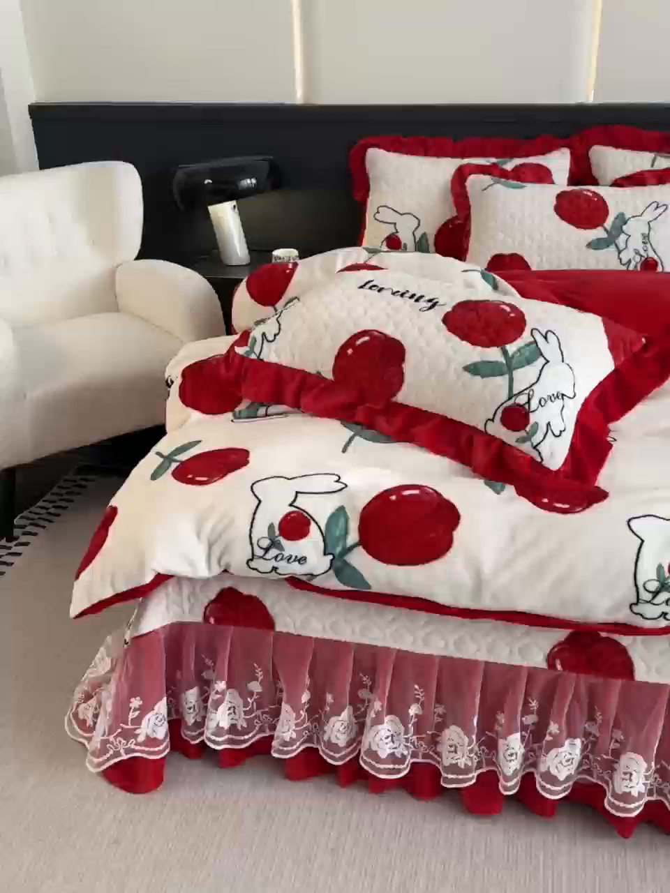 91家纺网 家纺一手货源 找家纺 棉森家纺 2025新款亲肤舒适牛奶绒床盖四件套 郁兔红