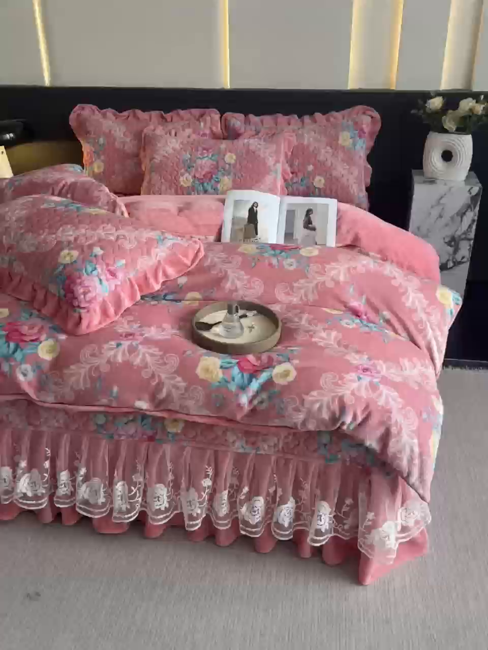 91家纺网 家纺一手货源 找家纺 棉森家纺 2025新款亲肤舒适牛奶绒床盖四件套 魅力花园