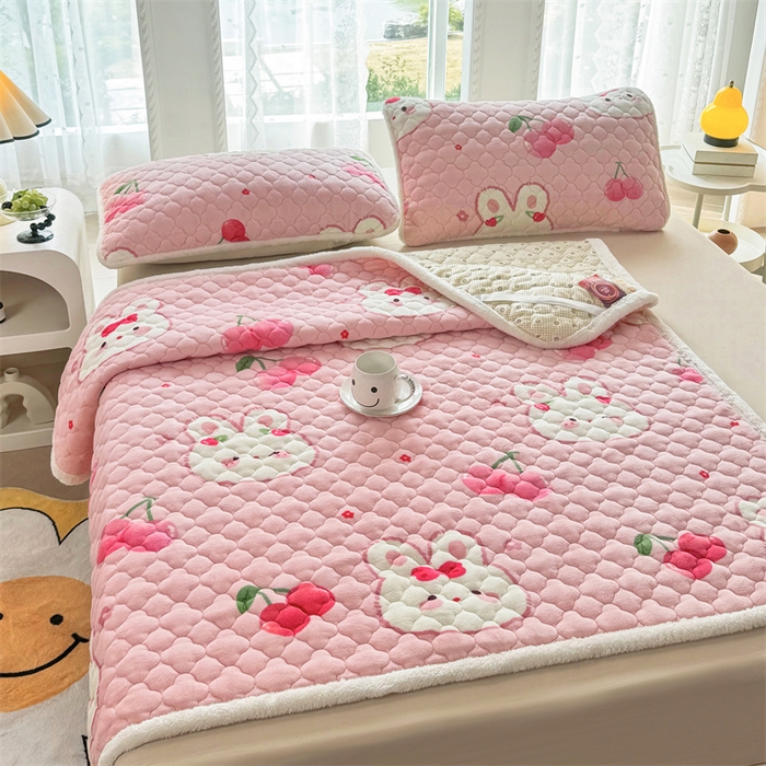 91家纺网 家纺一手货源 找家纺 暖芯优选 2025热款外贸跨境电商热销款冬季加厚牛奶绒印花床垫床垫学生单人宿舍上下铺 樱桃小兔