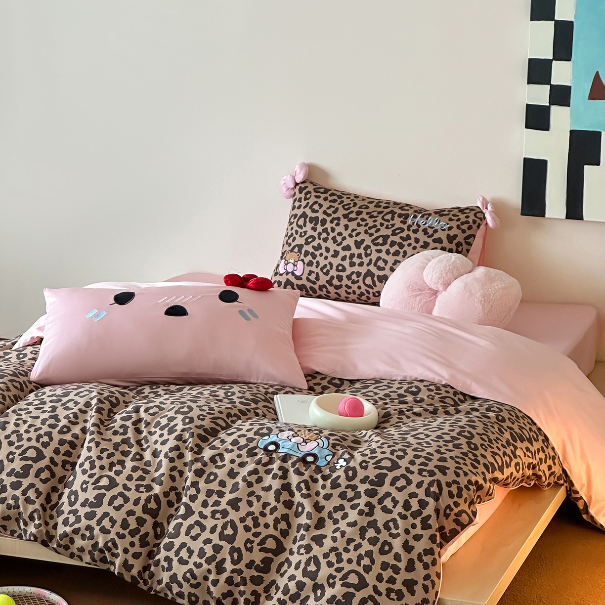 91家纺网 家纺一手货源 找家纺 桔子家纺 2025新款全棉豹纹系列heip豹纹四件套 heip豹纹粉色