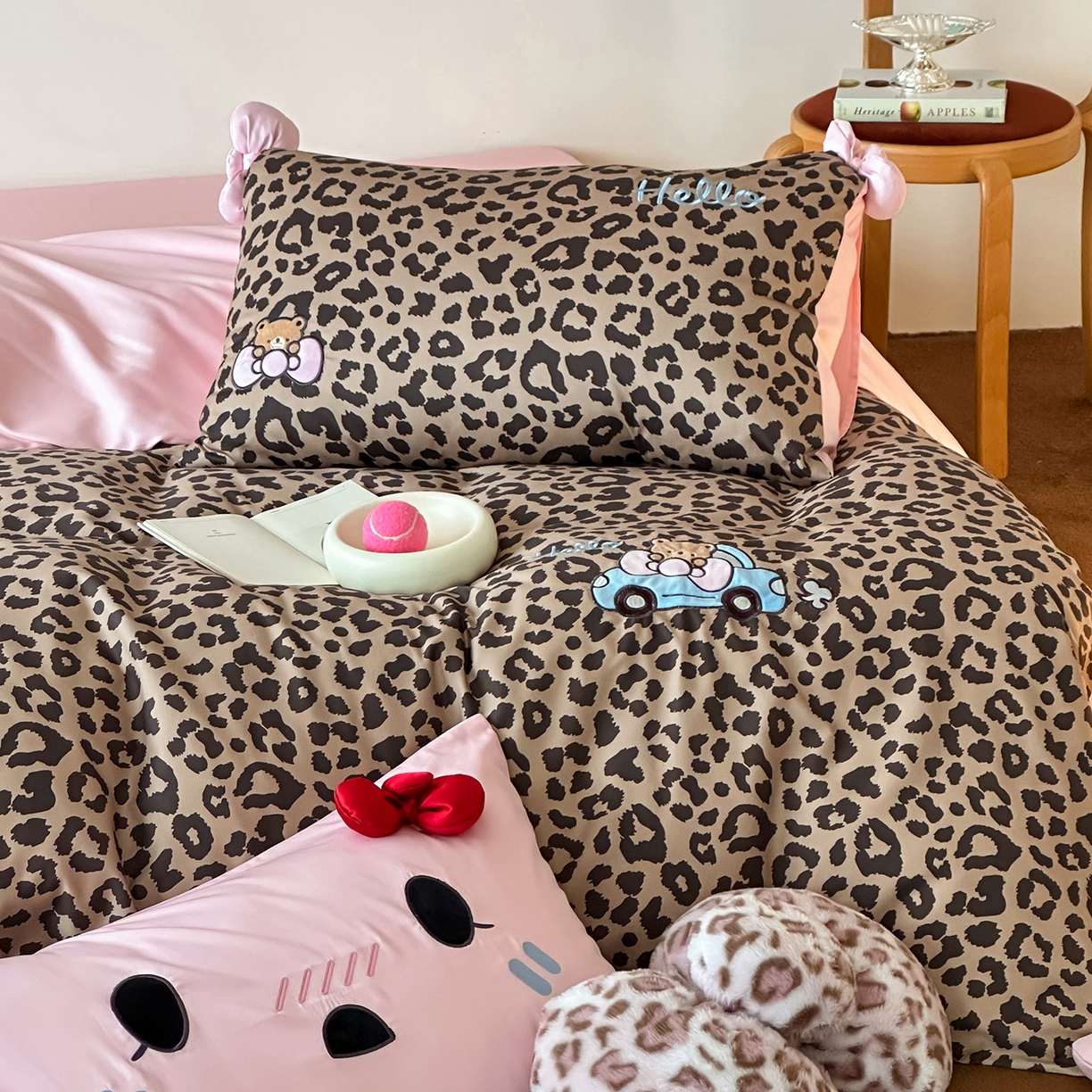 91家纺网 家纺一手货源 找家纺 桔子家纺 2025新款全棉豹纹系列heip豹纹四件套 heip豹纹粉色