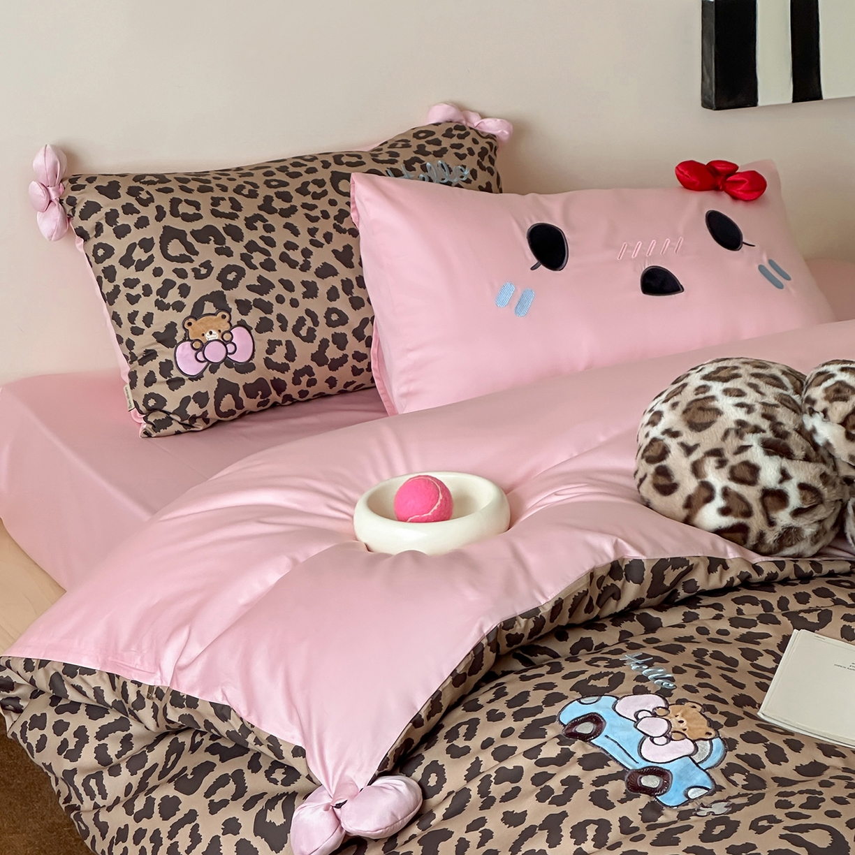 91家纺网 家纺一手货源 找家纺 桔子家纺 2025新款全棉豹纹系列heip豹纹四件套 heip豹纹粉色