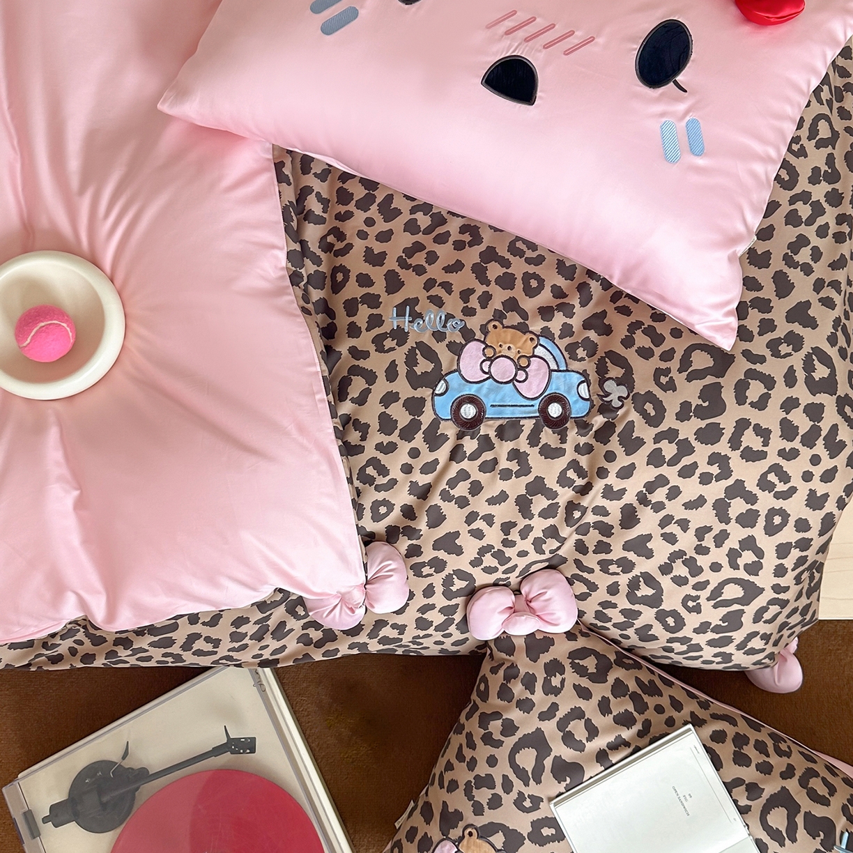 91家纺网 家纺一手货源 找家纺 桔子家纺 2025新款全棉豹纹系列heip豹纹四件套 heip豹纹粉色