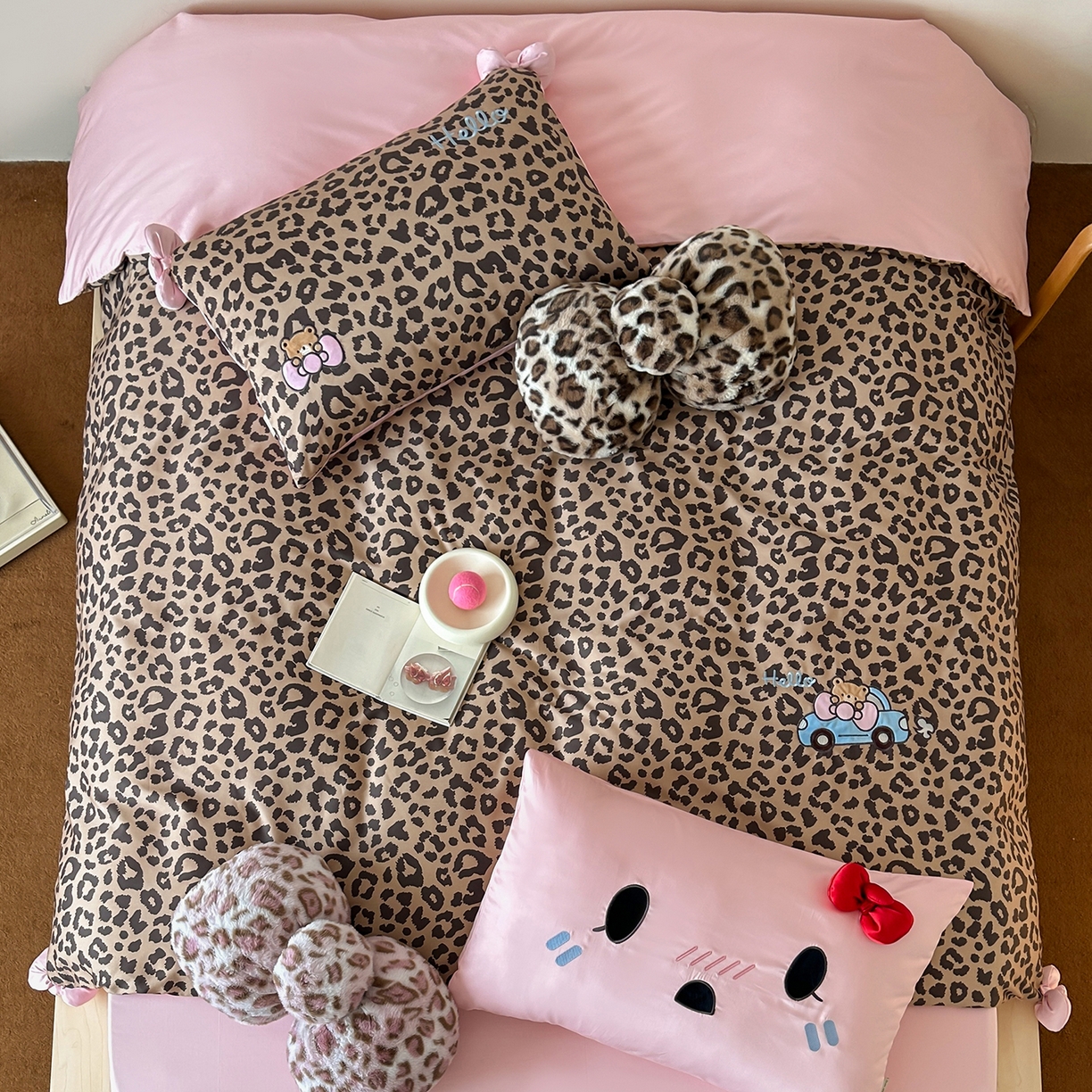 91家纺网 家纺一手货源 找家纺 桔子家纺 2025新款全棉豹纹系列heip豹纹四件套 heip豹纹粉色