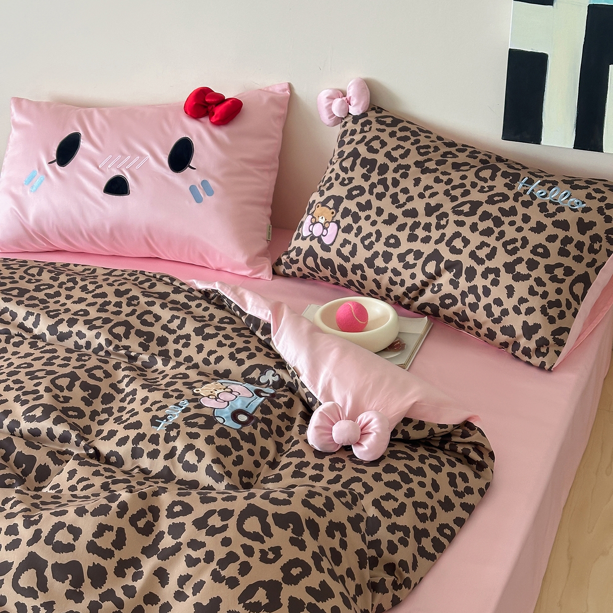 91家纺网 家纺一手货源 找家纺 桔子家纺 2025新款全棉豹纹系列heip豹纹四件套 heip豹纹粉色