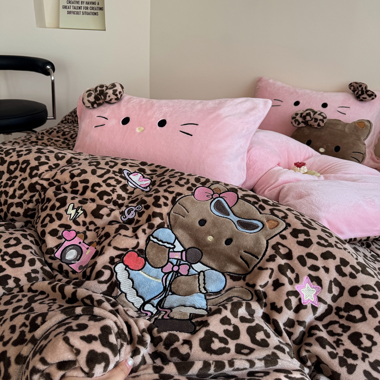 91家纺网 家纺一手货源 找家纺 柚子YOUTH 2025新款加厚牛奶绒四件套-豹纹黑皮KT 黑皮咖