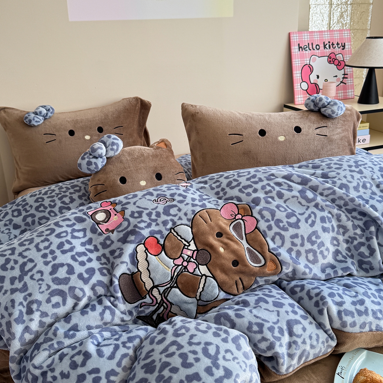 91家纺网 家纺一手货源 找家纺 柚子YOUTH 2025新款加厚牛奶绒四件套-豹纹黑皮KT 黑皮蓝