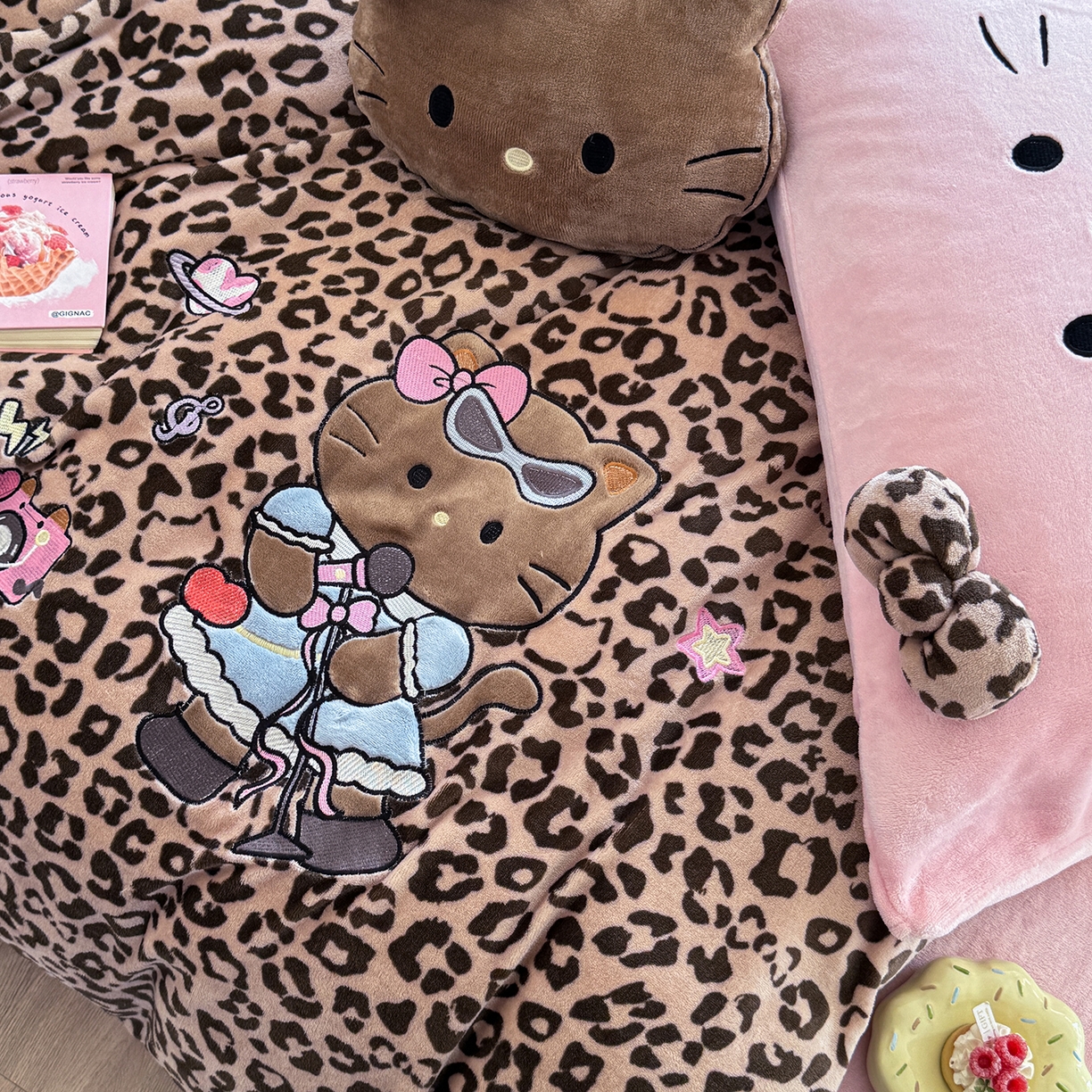 91家纺网 家纺一手货源 找家纺 柚子YOUTH 2025新款加厚牛奶绒四件套-豹纹黑皮KT 黑皮咖