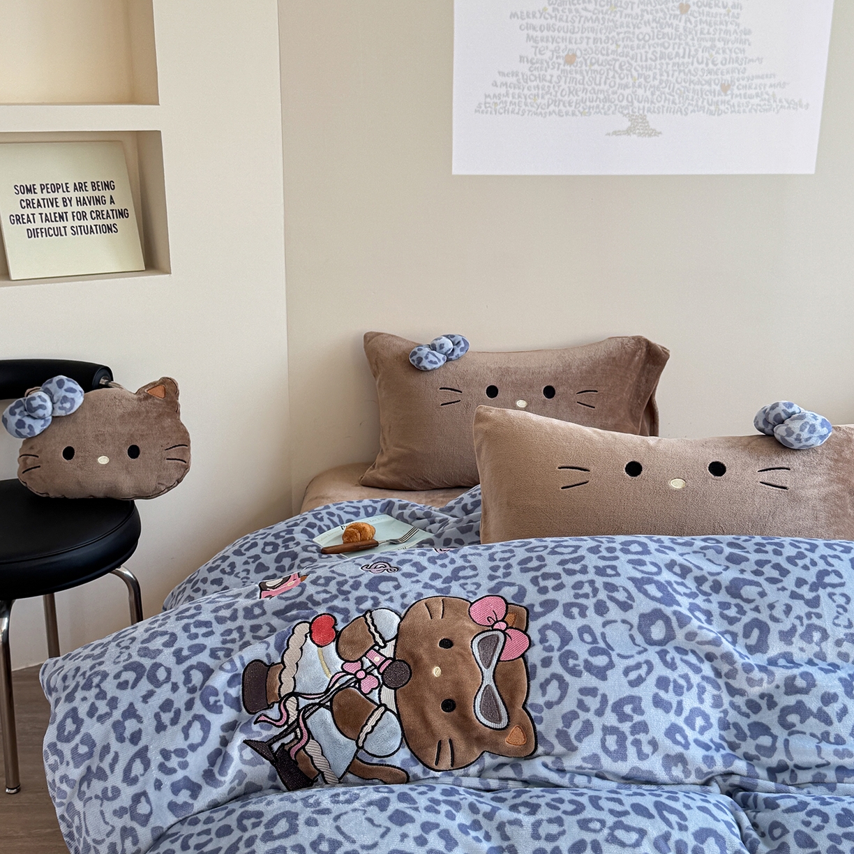 91家纺网 家纺一手货源 找家纺 柚子YOUTH 2025新款加厚牛奶绒四件套-豹纹黑皮KT 黑皮蓝