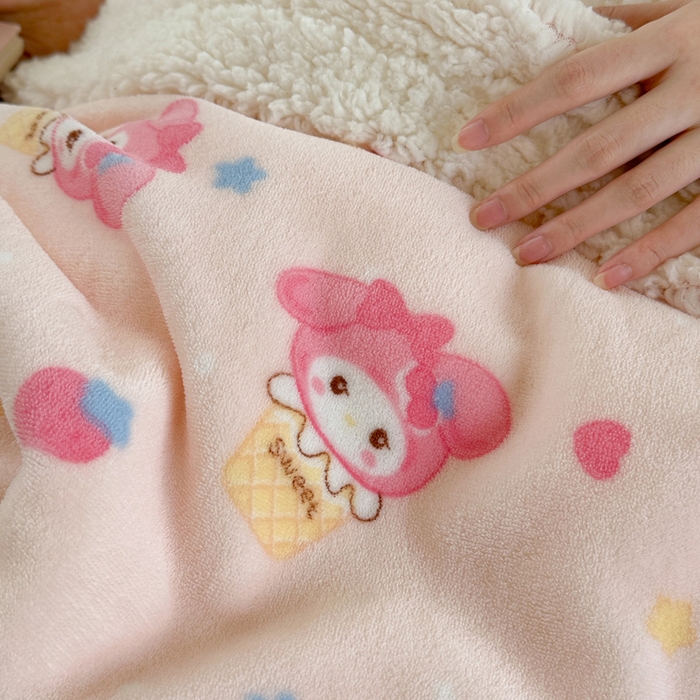 91家纺网 家纺一手货源 找家纺 Mata蔓塔家 2025新款A类秋冬可爱系牛奶绒羊羔绒多功能毛毯奶盖系列 奶盖-甜茶小美