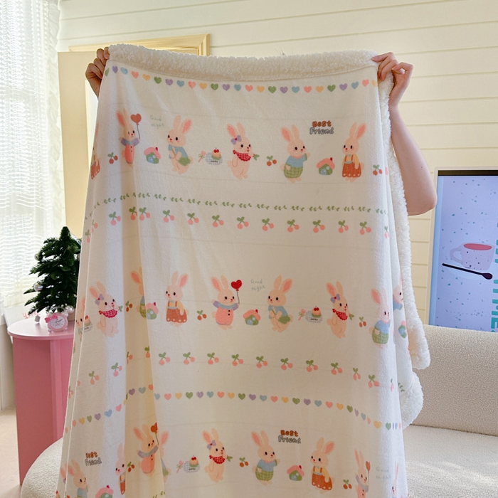 91家纺网 家纺一手货源 找家纺 Mata蔓塔家 2025新款A类秋冬可爱系牛奶绒羊羔绒多功能毛毯奶盖系列 奶盖-小兔胡萝卜