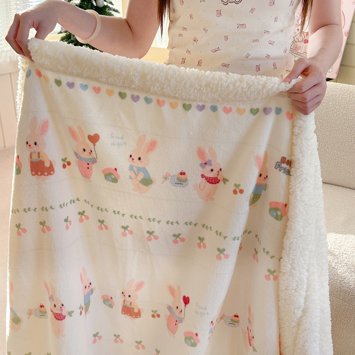 91家纺网 家纺一手货源 找家纺 Mata蔓塔家 2025新款A类秋冬可爱系牛奶绒羊羔绒多功能毛毯奶盖系列 奶盖-小兔胡萝卜