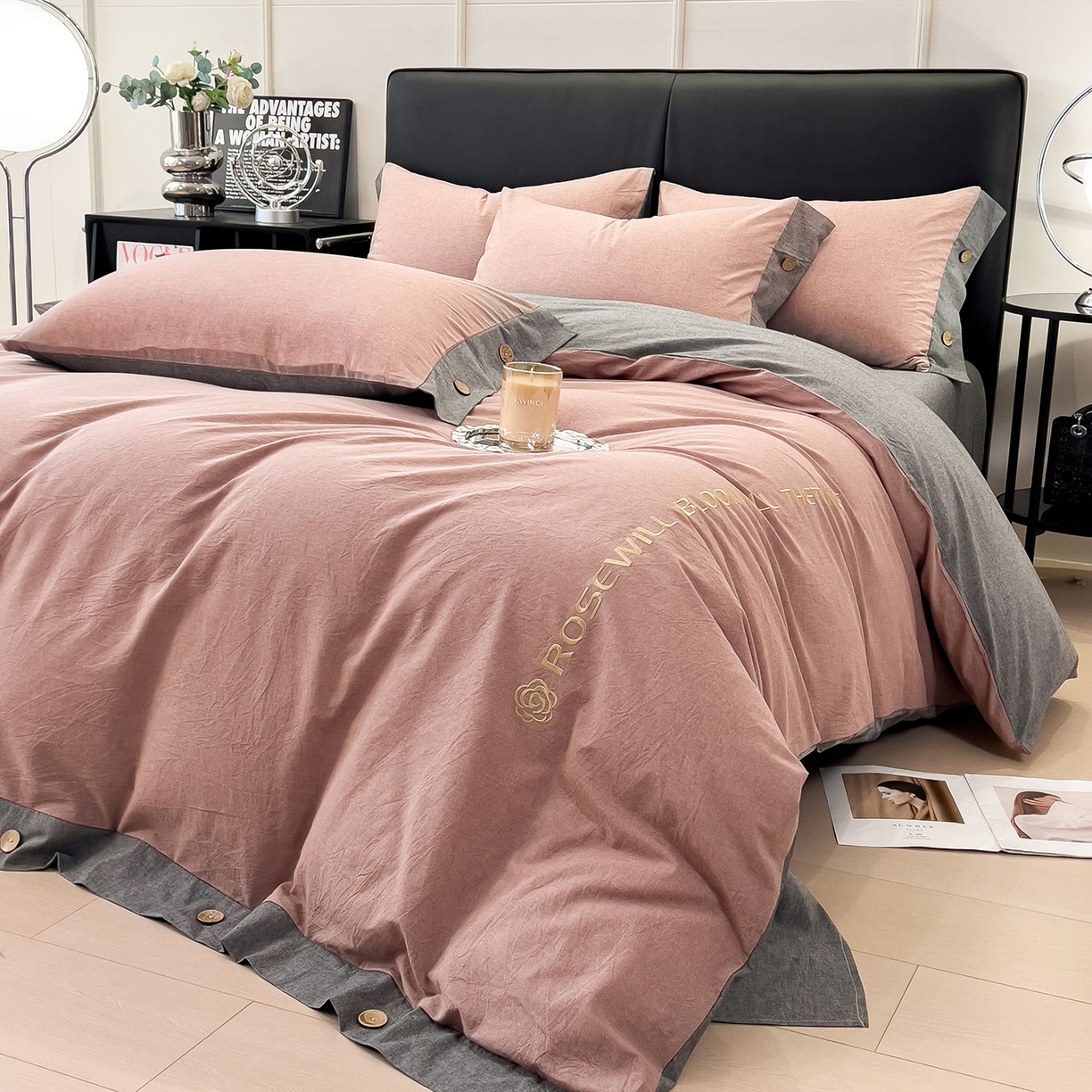 91家纺网 家纺一手货源 找家纺 芃成家纺 2025新款A类全棉色织水洗棉纽扣绣花四件套 纽扣款-豆沙拼深灰