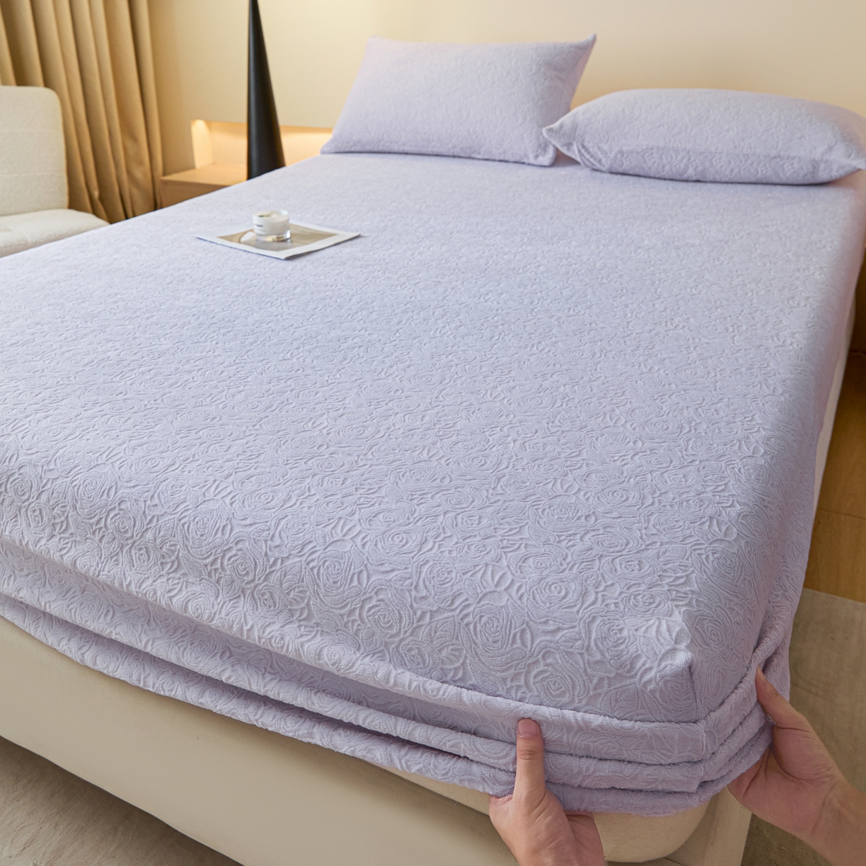 91家纺网 家纺一手货源 找家纺 （总）佳汐蓝家纺 2025新款秋冬高克重牛奶绒雕花床笠三件套