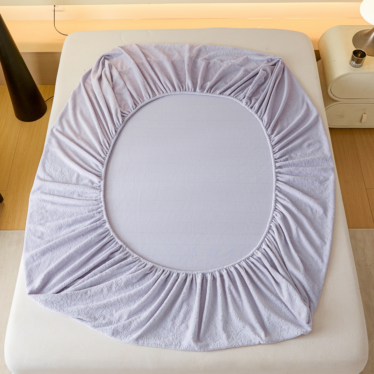 91家纺网 家纺一手货源 找家纺 （总）佳汐蓝家纺 2025新款秋冬高克重牛奶绒雕花床笠三件套