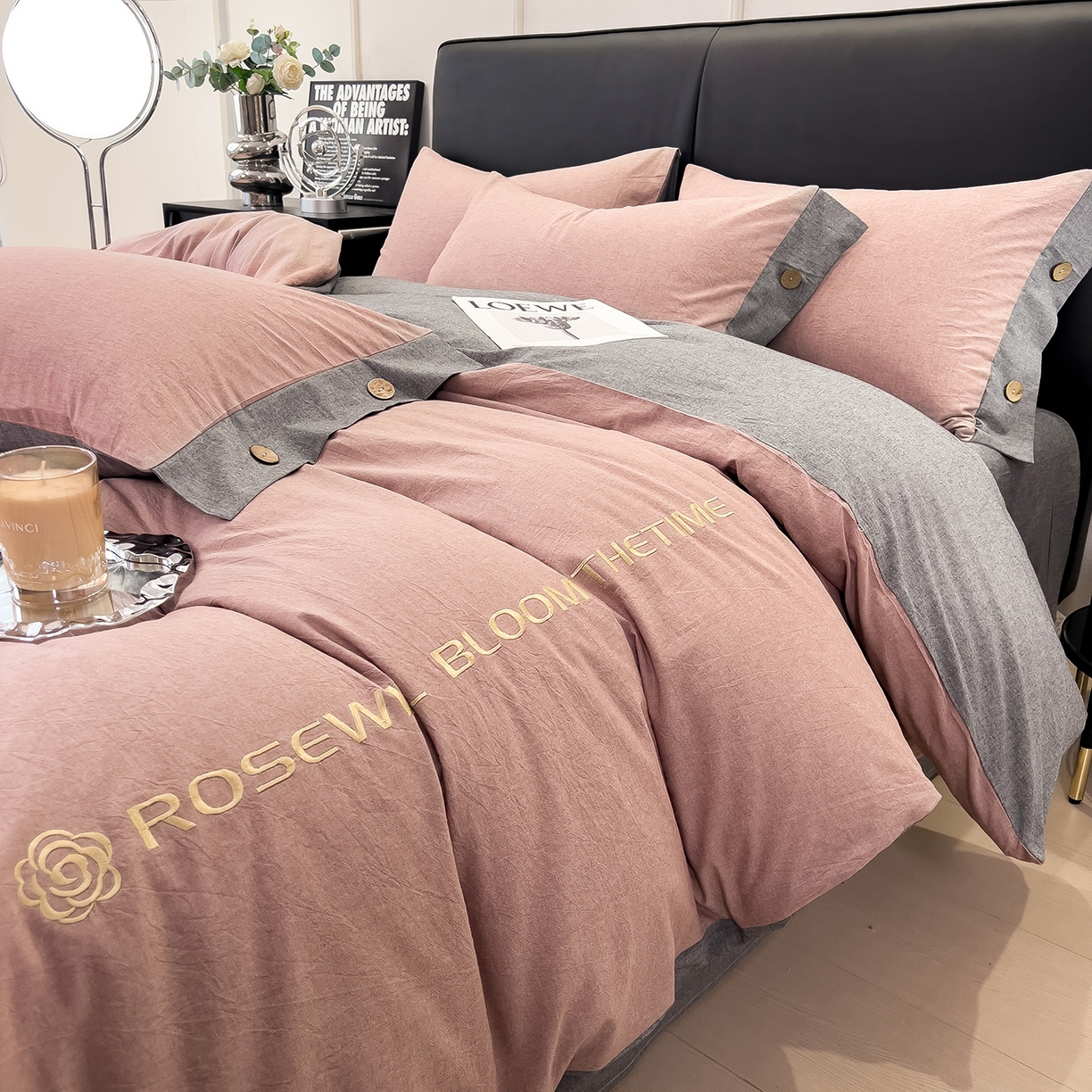 91家纺网 家纺一手货源 找家纺 芃成家纺 2025新款A类全棉色织水洗棉纽扣绣花四件套 纽扣款-豆沙拼深灰