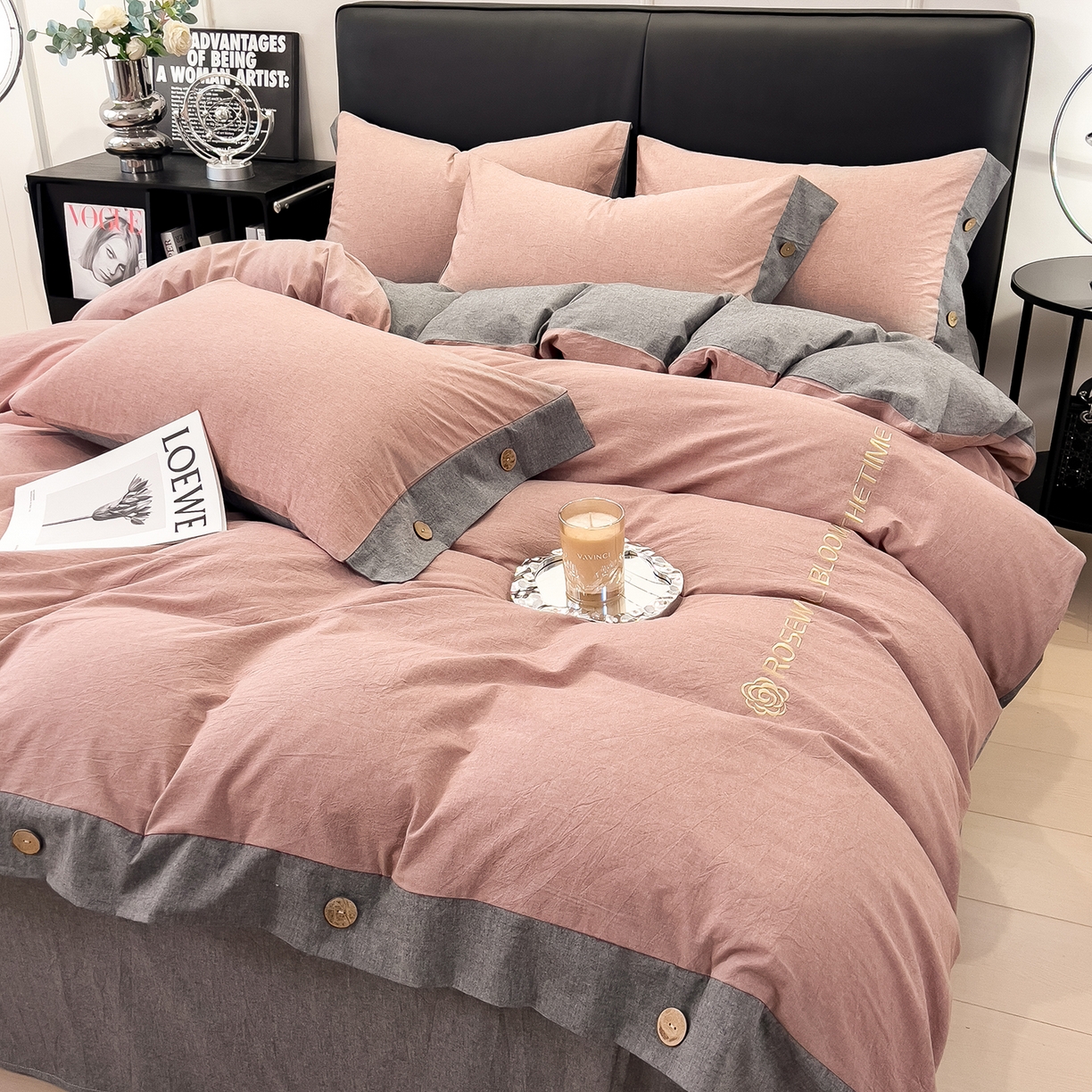 91家纺网 家纺一手货源 找家纺 芃成家纺 2025新款A类全棉色织水洗棉纽扣绣花四件套 纽扣款-豆沙拼深灰