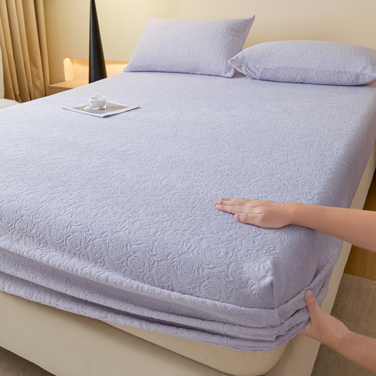 佳汐蓝家纺 2025新款秋冬高克重牛奶绒雕花床笠三件套 那片花海（帛紫）