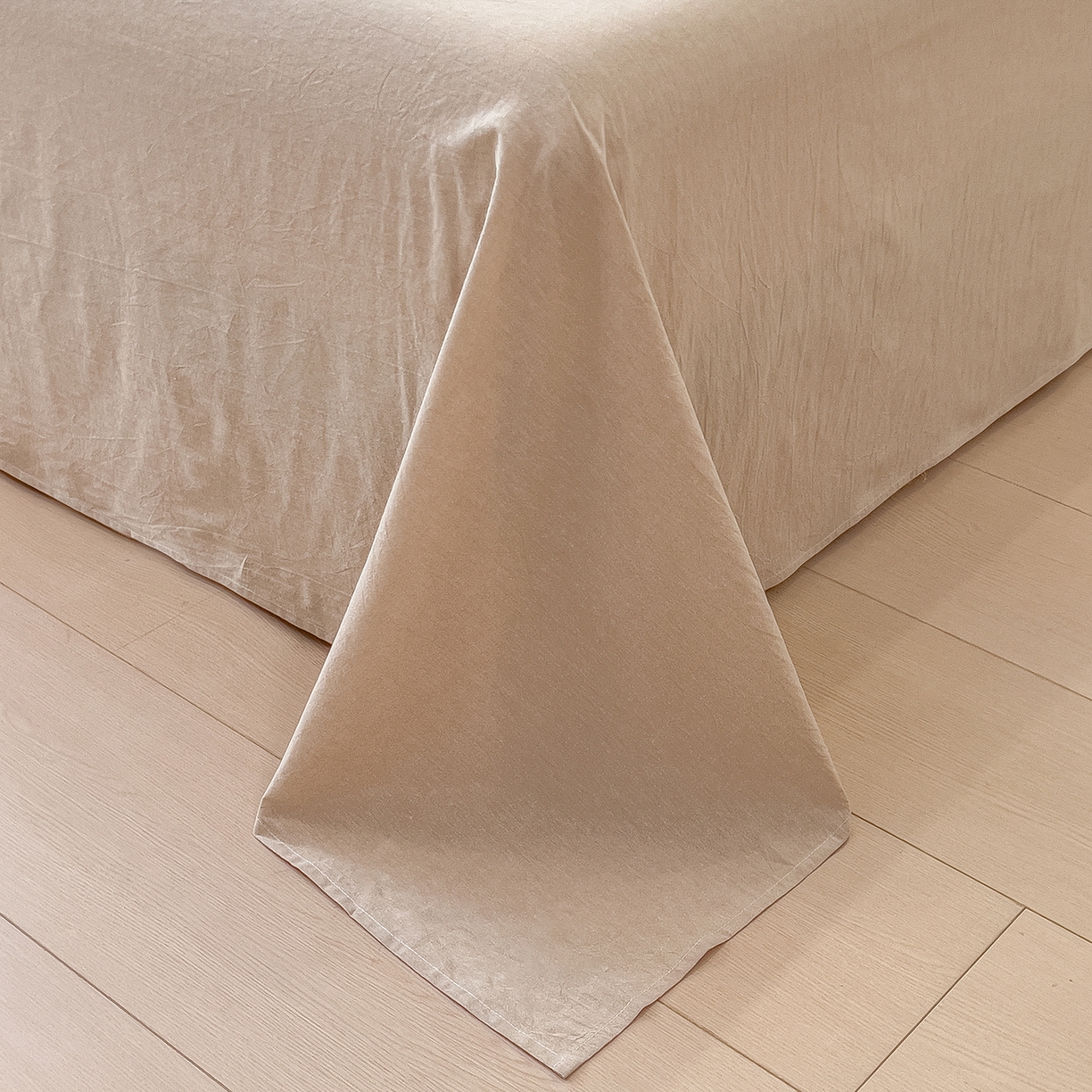 91家纺网 家纺一手货源 找家纺 芃成家纺 2025新款A类全棉色织水洗棉纽扣绣花四件套 纽扣款-卡其拼浅绿