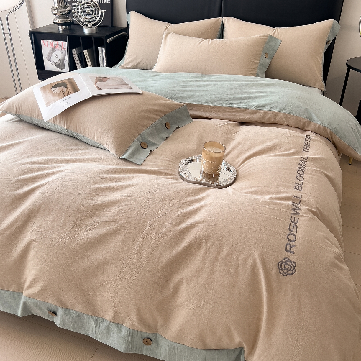 91家纺网 家纺一手货源 找家纺 芃成家纺 2025新款A类全棉色织水洗棉纽扣绣花四件套 纽扣款-卡其拼浅绿