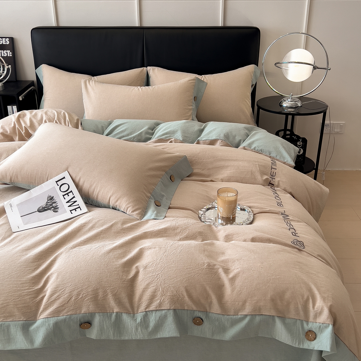 91家纺网 家纺一手货源 找家纺 芃成家纺 2025新款A类全棉色织水洗棉纽扣绣花四件套 纽扣款-卡其拼浅绿