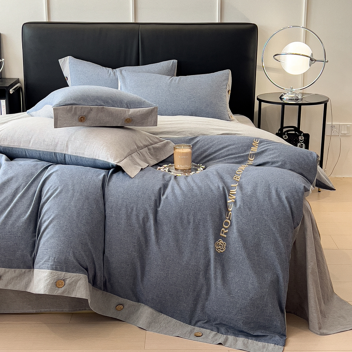芃成家纺 2025新款A类全棉色织水洗棉纽扣绣花四件套 纽扣款-蓝灰拼浅灰