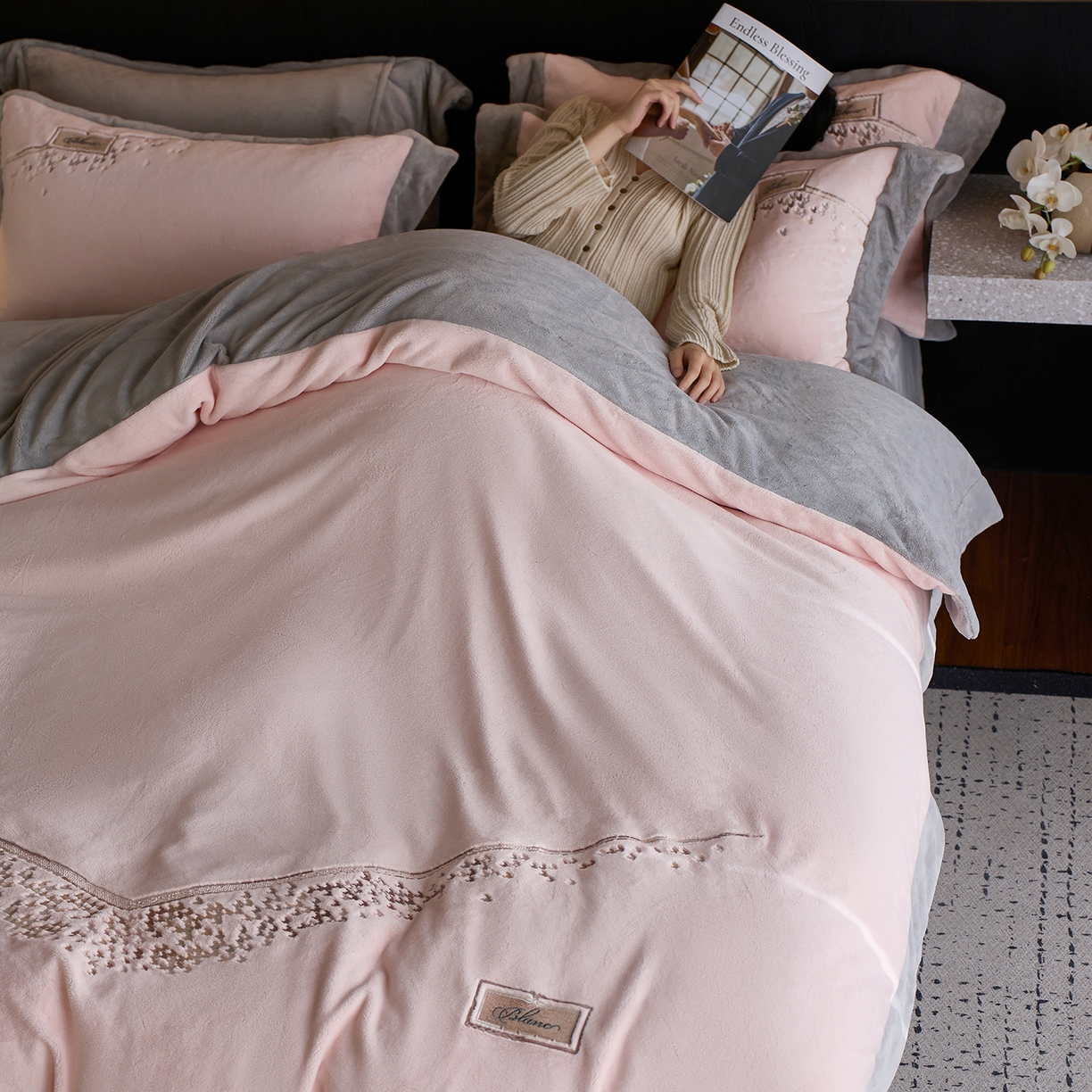 91家纺网 家纺一手货源 找家纺 （总）瑞雪家居 2025新款270g全消光牛奶绒四件套-卡曼缪斯