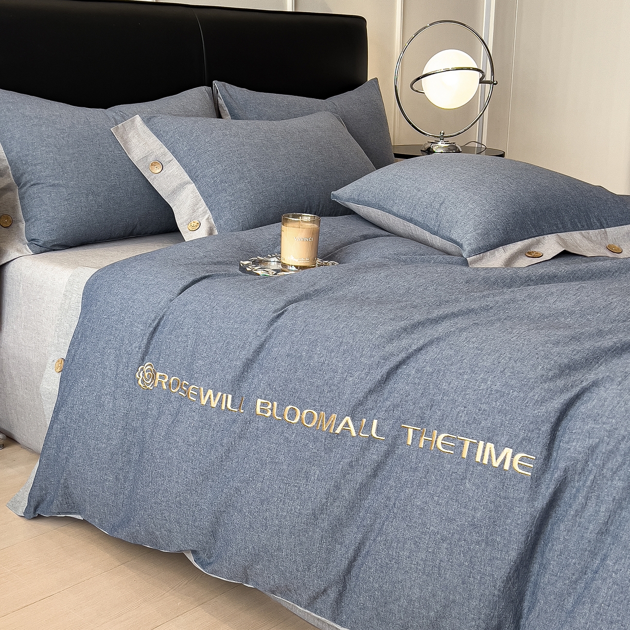 91家纺网 家纺一手货源 找家纺 芃成家纺 2025新款A类全棉色织水洗棉纽扣绣花四件套 纽扣款-蓝灰拼浅灰