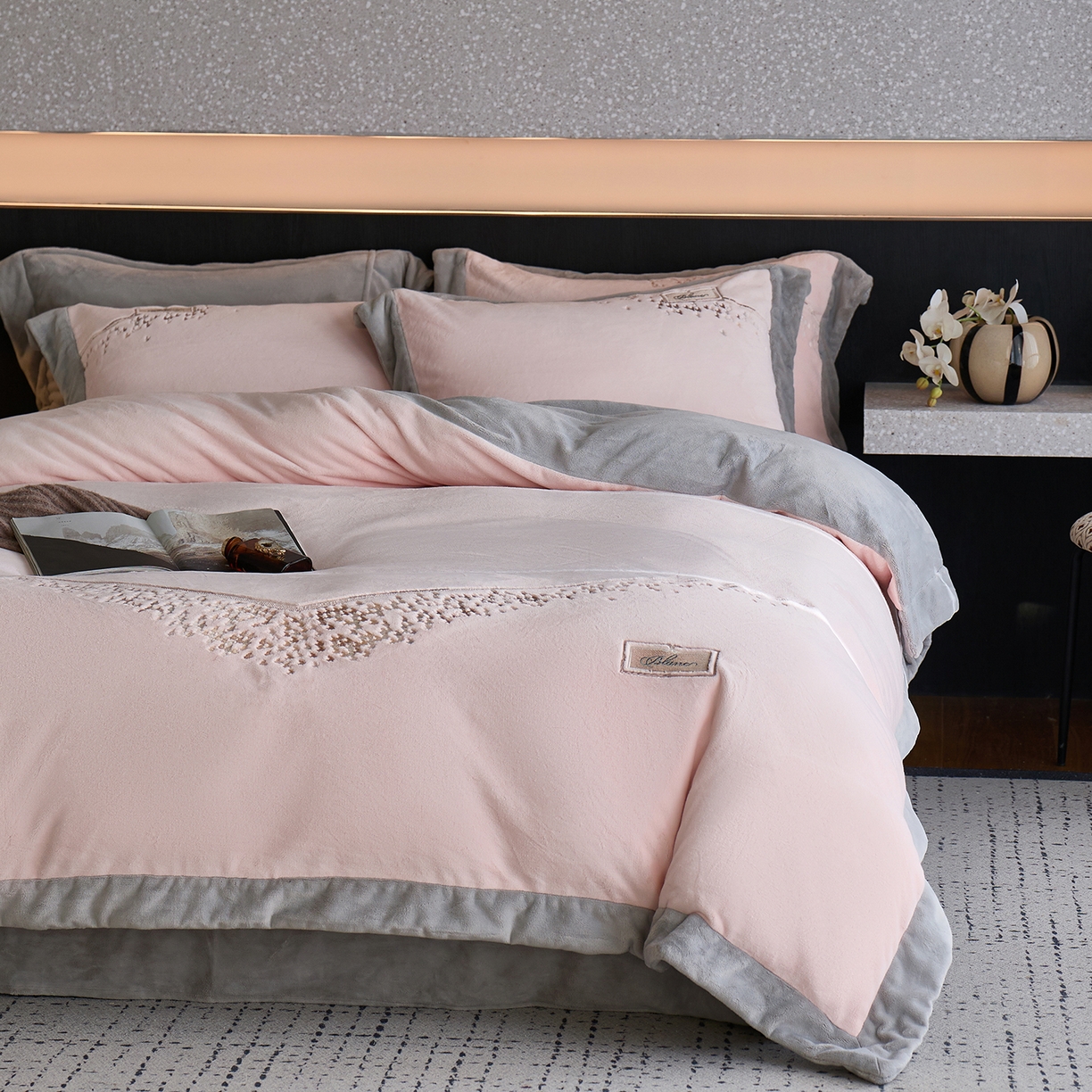 91家纺网 家纺一手货源 找家纺 （总）瑞雪家居 2025新款270g全消光牛奶绒四件套-卡曼缪斯