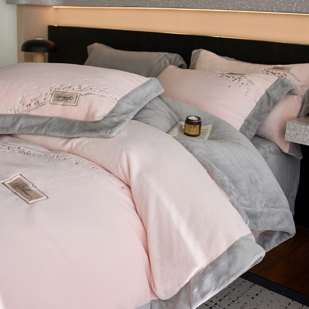 91家纺网 家纺一手货源 找家纺 （总）瑞雪家居 2025新款270g全消光牛奶绒四件套-卡曼缪斯