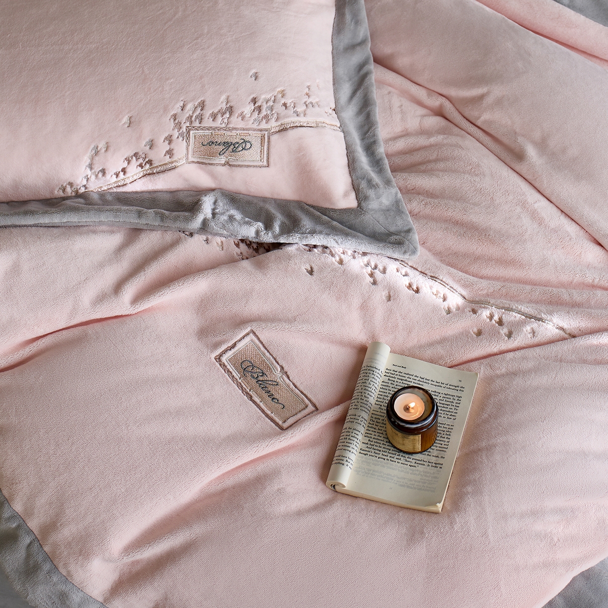 91家纺网 家纺一手货源 找家纺 （总）瑞雪家居 2025新款270g全消光牛奶绒四件套-卡曼缪斯