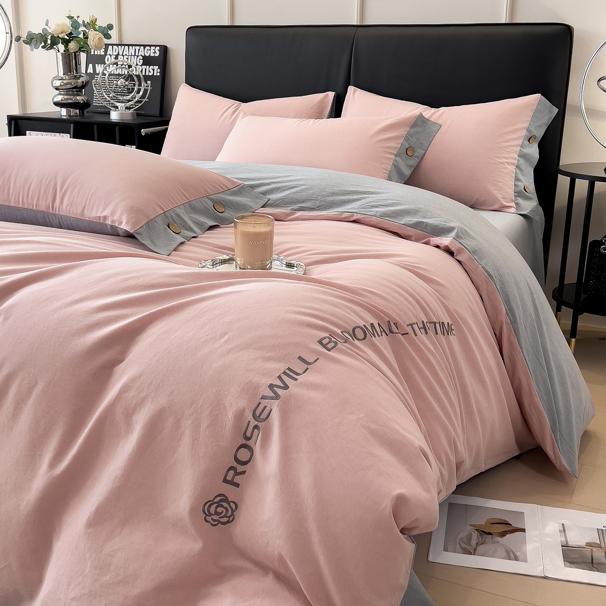 91家纺网 家纺一手货源 找家纺 芃成家纺 2025新款A类全棉色织水洗棉纽扣绣花四件套 纽扣款-浅粉拼浅灰