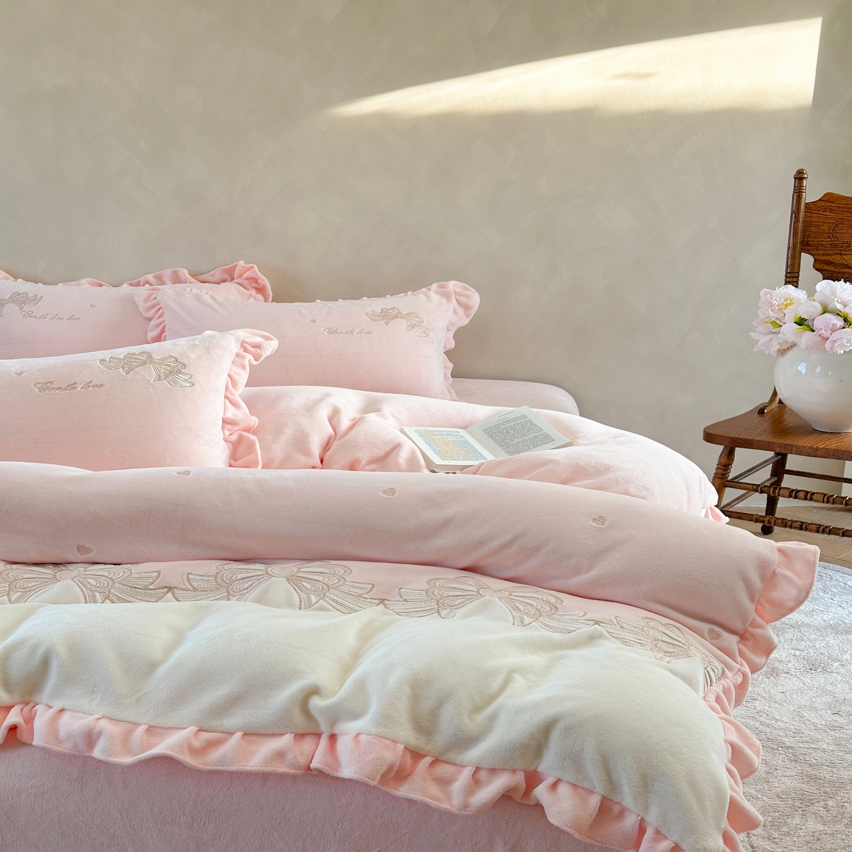 91家纺网 家纺一手货源 找家纺 （总）可以家居 2025新款高克重全消光超细旦奶芙云绒四件套-玛利亚系列-莫妮卡