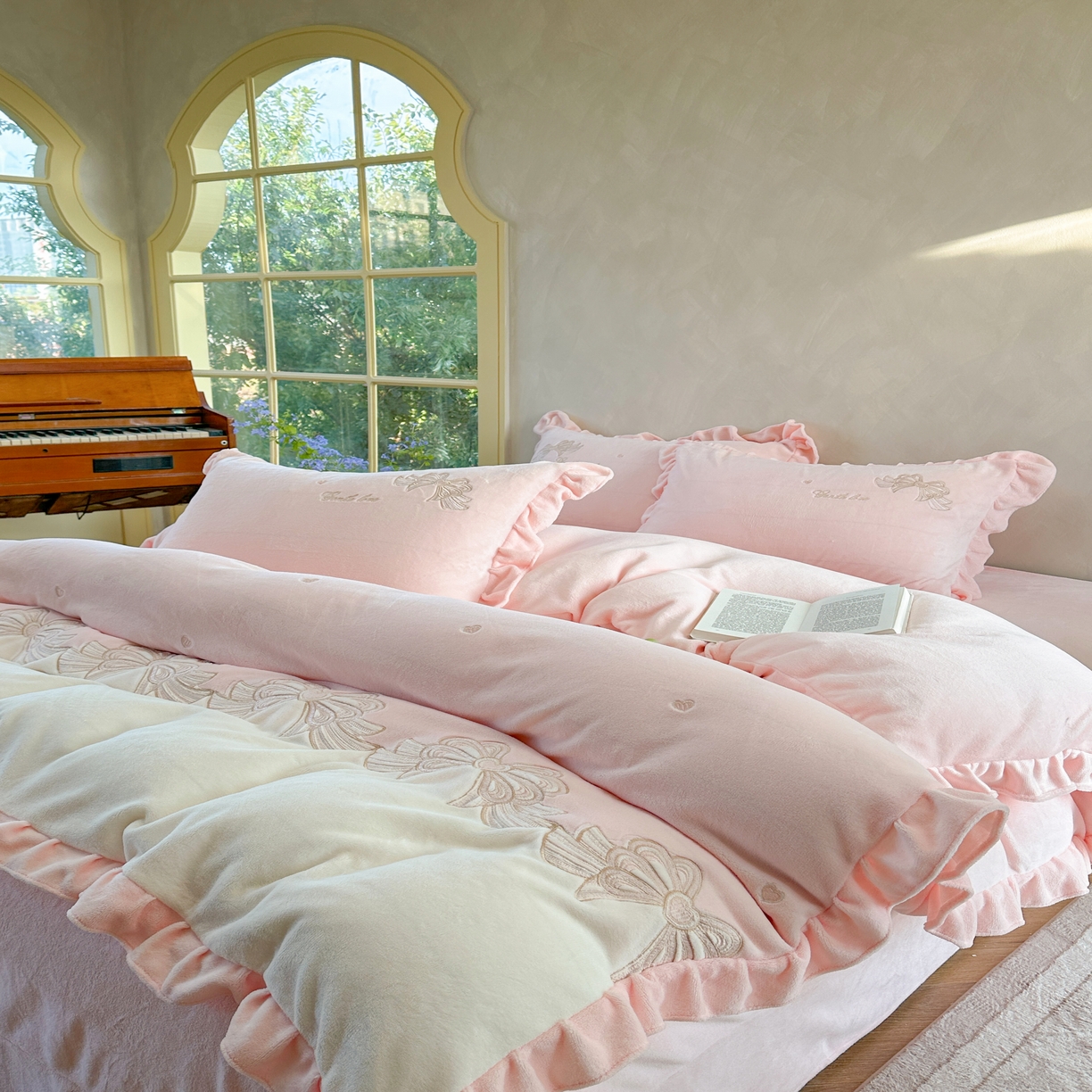 91家纺网 家纺一手货源 找家纺 （总）可以家居 2025新款高克重全消光超细旦奶芙云绒四件套-玛利亚系列-莫妮卡